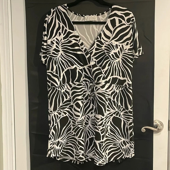 J. Valdi Women's Size Large Black and White Swimsuit Cover-Up - Picture 1 of 5